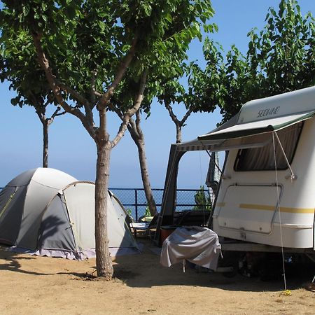 Camping Roca Grossa Calella Buitenkant foto
