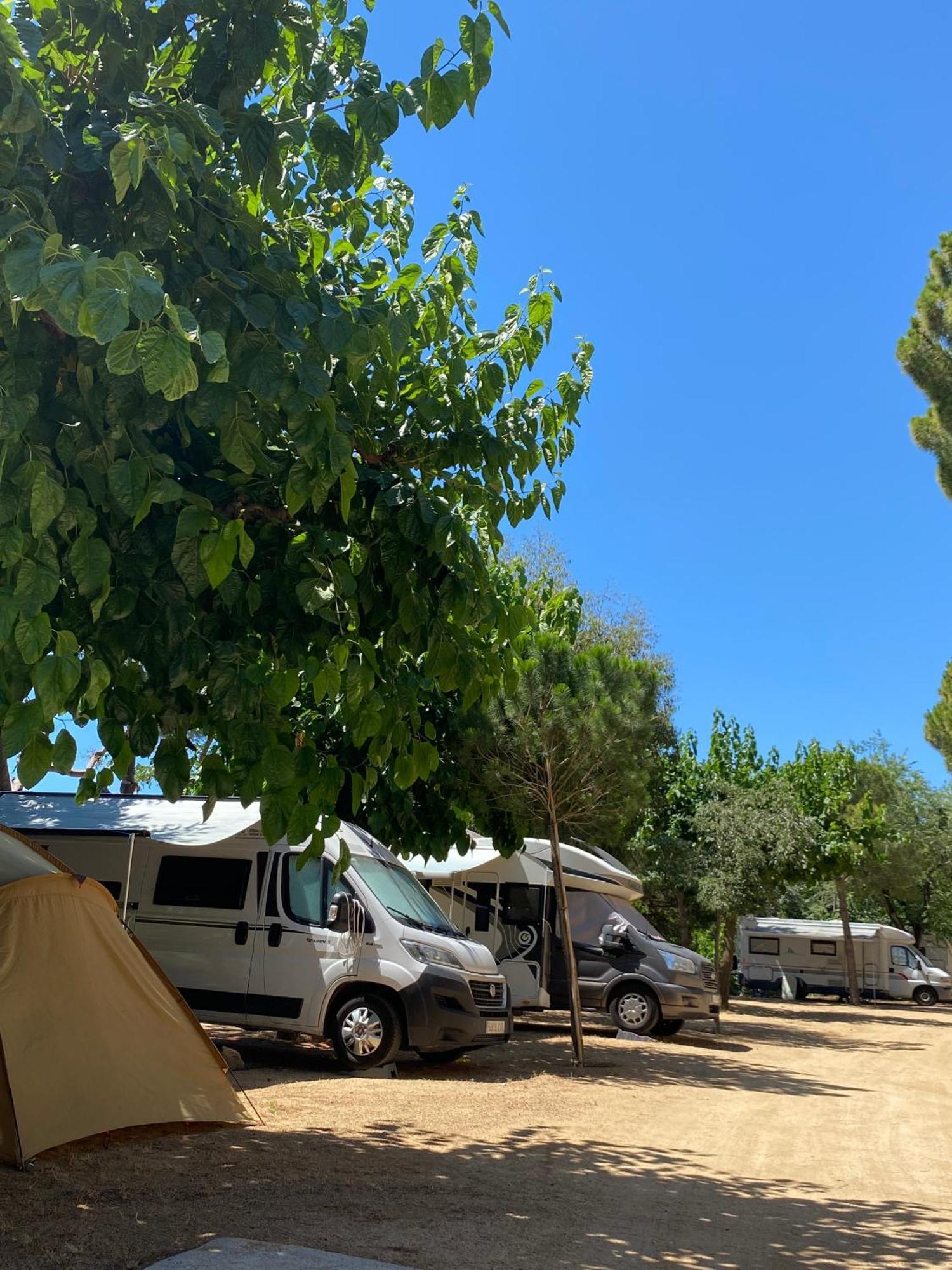 Camping Roca Grossa Calella Buitenkant foto
