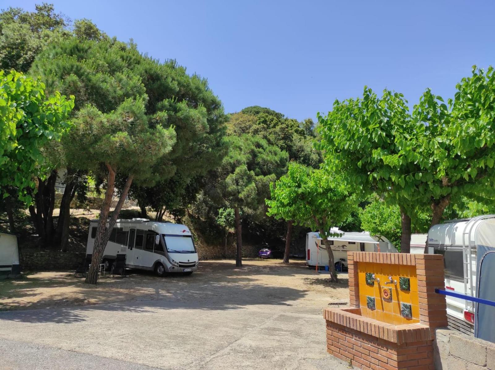 Camping Roca Grossa Calella Buitenkant foto