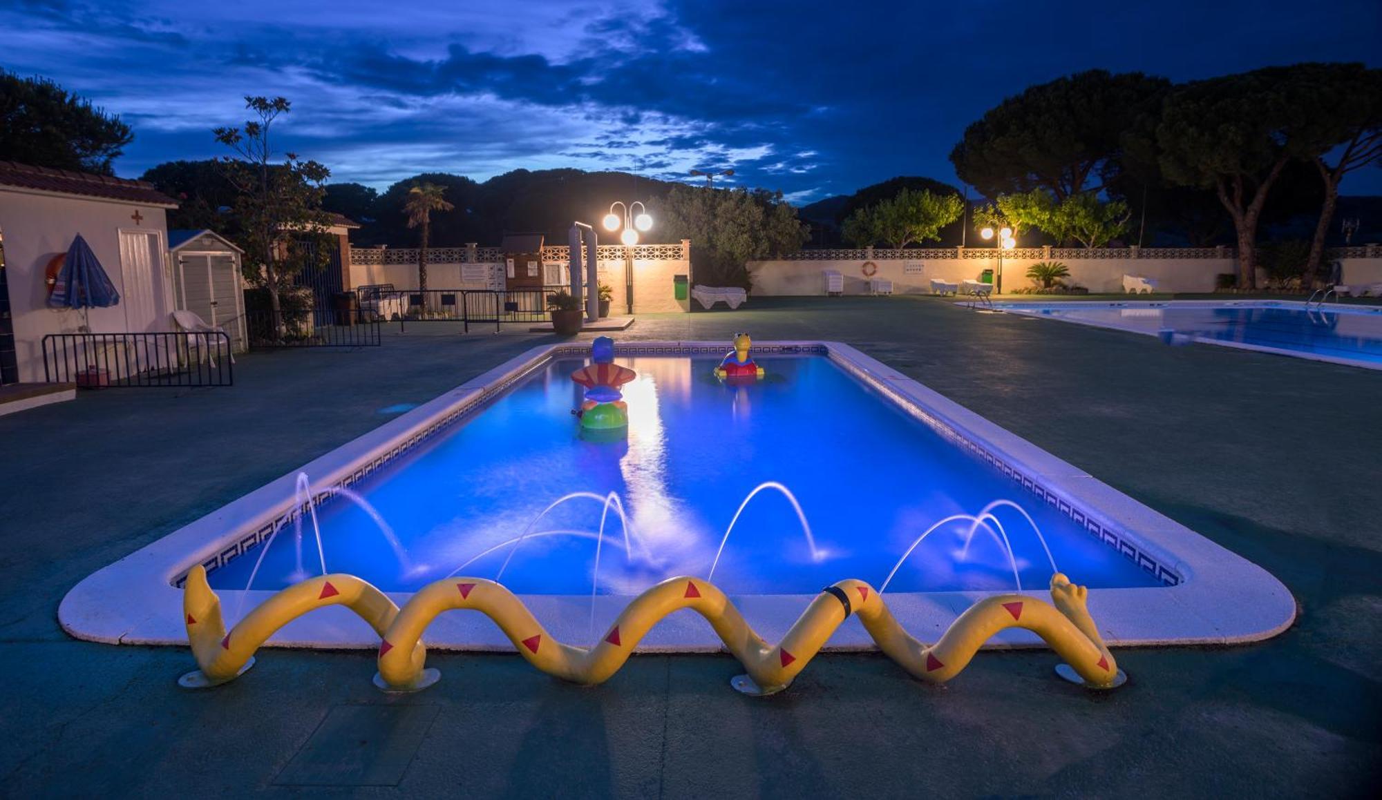 Camping Roca Grossa Calella Buitenkant foto