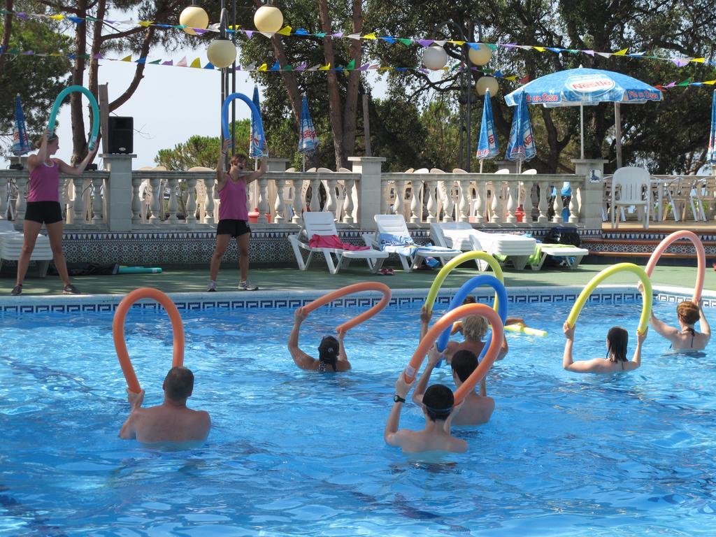 Camping Roca Grossa Calella Buitenkant foto