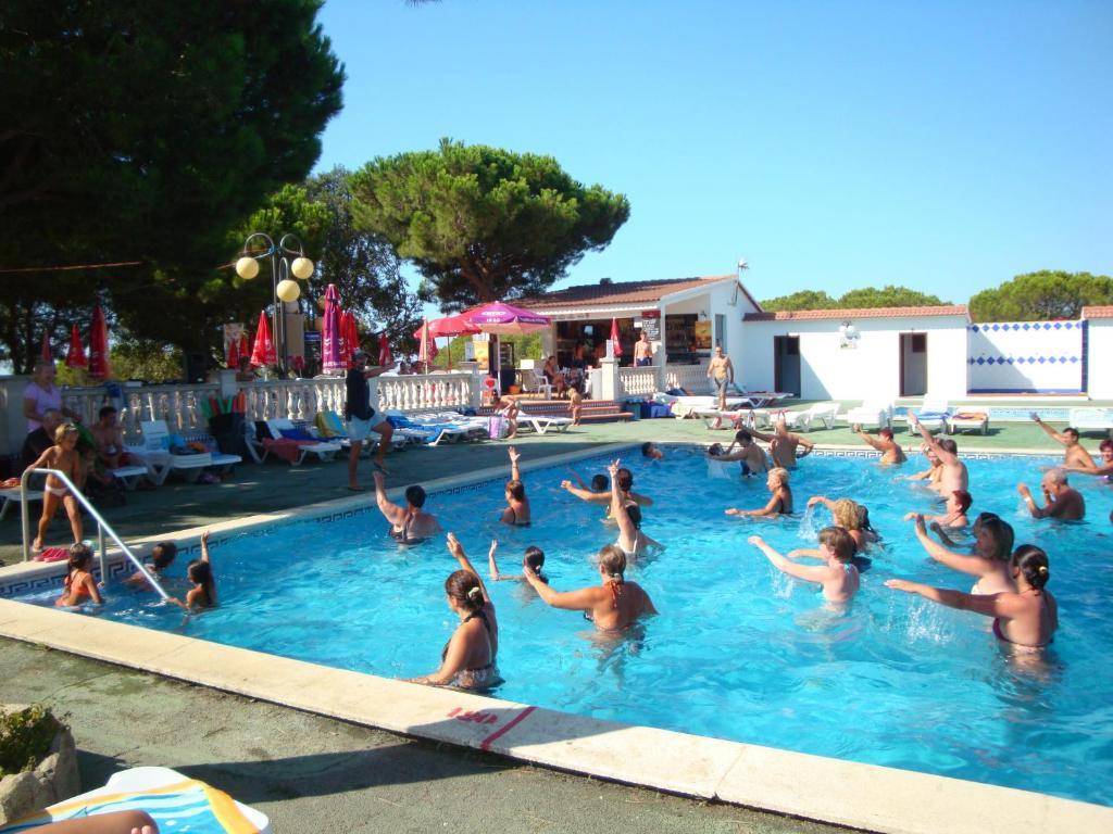 Camping Roca Grossa Calella Buitenkant foto