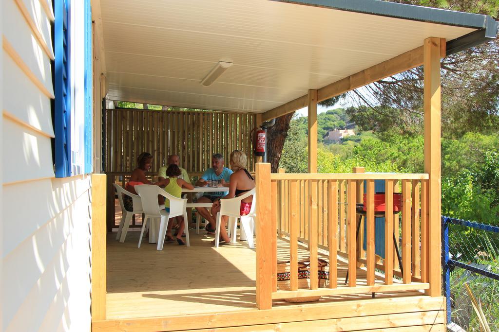 Camping Roca Grossa Calella Buitenkant foto