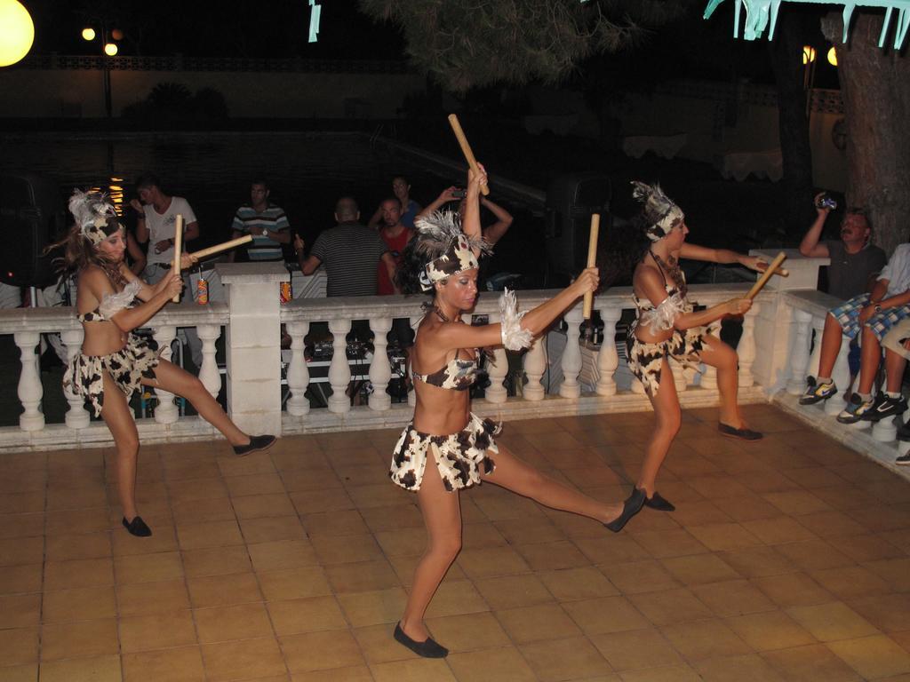Camping Roca Grossa Calella Buitenkant foto